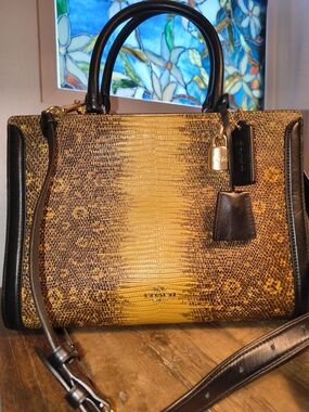 Coach Snake Embossed Zoe Bag With Lock & Key 🟡 ❤️